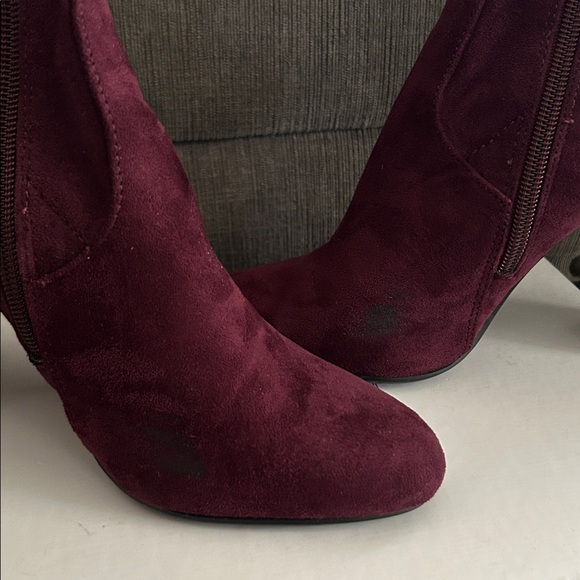 STEVE MADDEN Brisk Block-Heel Sock Booties Burgundy Faux Suede Womens size 6.5 - Picture 4 of 9